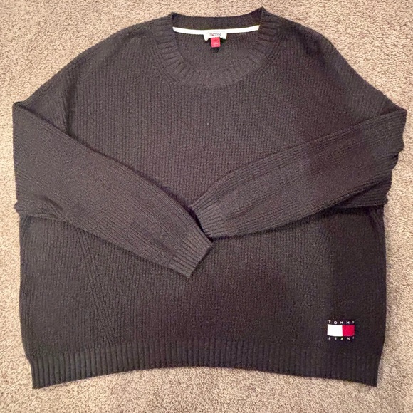 Tommy Hilfiger Black Crewneck Sweater - Picture 1 of 5